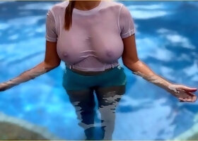 Demonstrating, wifey
