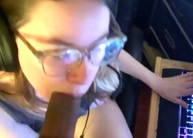 Amateur teen blowjob and cumshot