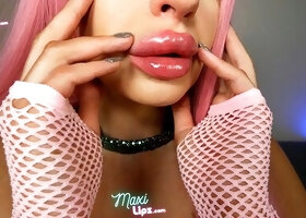 Lip liner, sexy lips