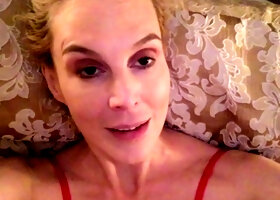Naked amateur milf masturbates shaved pussy