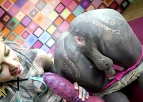 Anuskatzz fists and gapes Lily's ass
