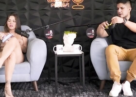 Sara Blonde Inserted a Monster Dildo   Crispasquel